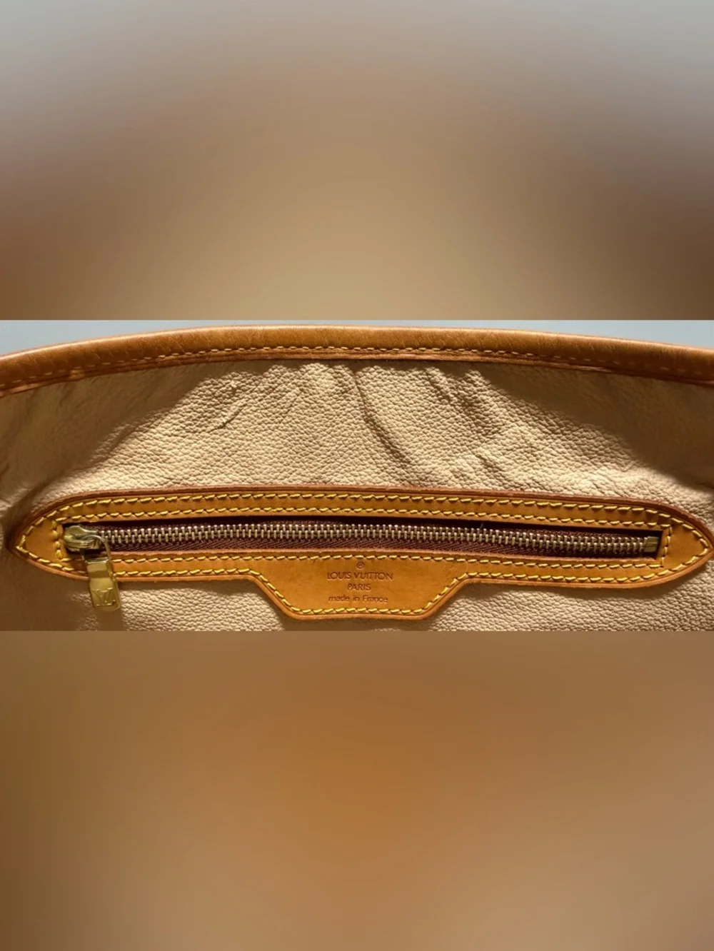 Louis Vuitton Bucket GM Monogram Shoulder Bag - Picture 15 of 16